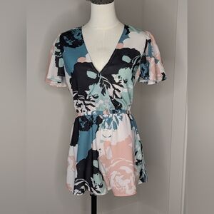 Revolve Premonition Romper Shorts Jumpsuit Floral Pattern Women's Size XS Vacay